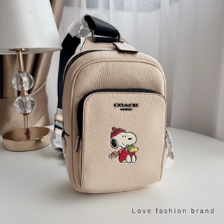 👑ผ่อน0%~แท้100%👑 กระเป๋าสะพาย Coach X Peanuts Track Pack 14 With Snoopy Motif CE602