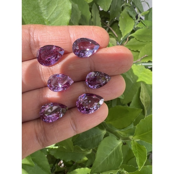 อะเลกซานไดรต์ Lab made Alexandrite อะเลกซานไดรต์ เปลี่ยนสี 10 กะรัต(CARATS) พลอย ขนาด 10x14 มิล ( MM)1 Pcs( 2 เม็ด) สี