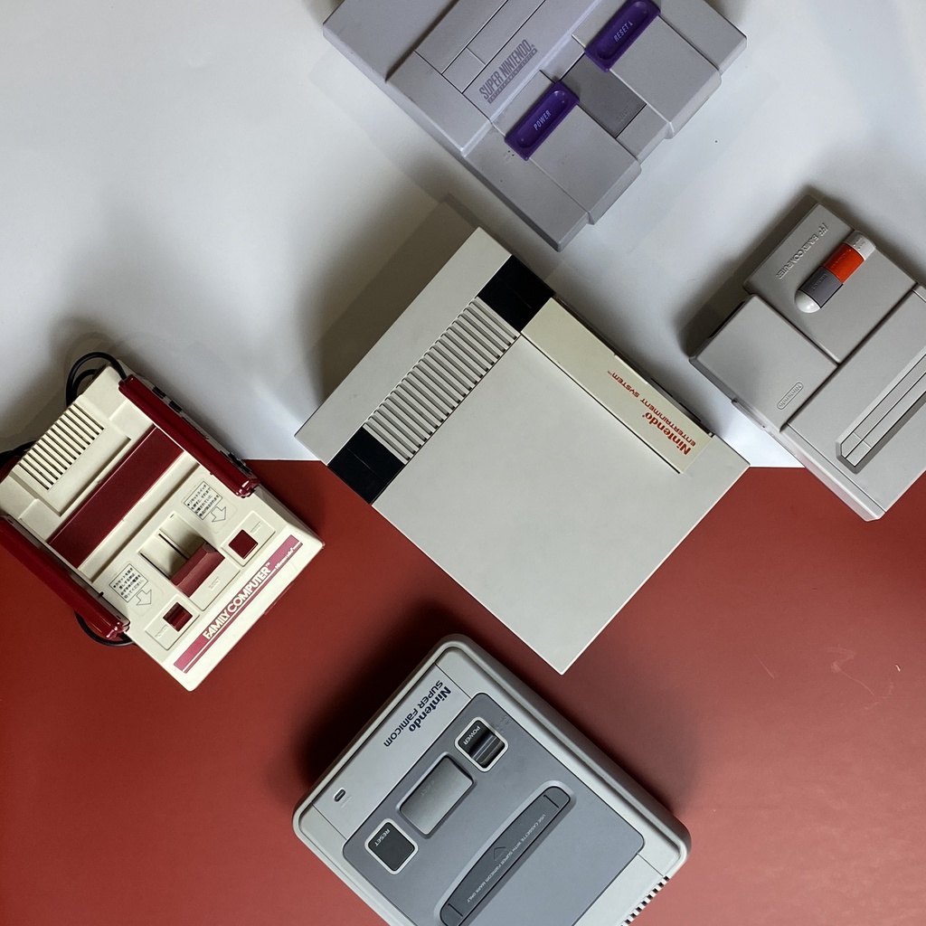NES SNES Famicom SuperFamicom Megadrive Saturn Sega เครื่องเกม Retro เปิดติดปกติ พร้อมอุปรณ์เสียบต่อ