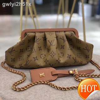 ﺴ【Free Shipping】LV2020 spring and summer show latest BOURSICOT EW handbag, iconic Monogram canvas shaped pocket female b