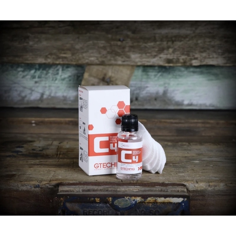 GTECHNIQ C4 PERMANENT TRIM RESTORER – 15ML น้ำยาเคลือบและปรับสภาพพลาสติกสีดำ