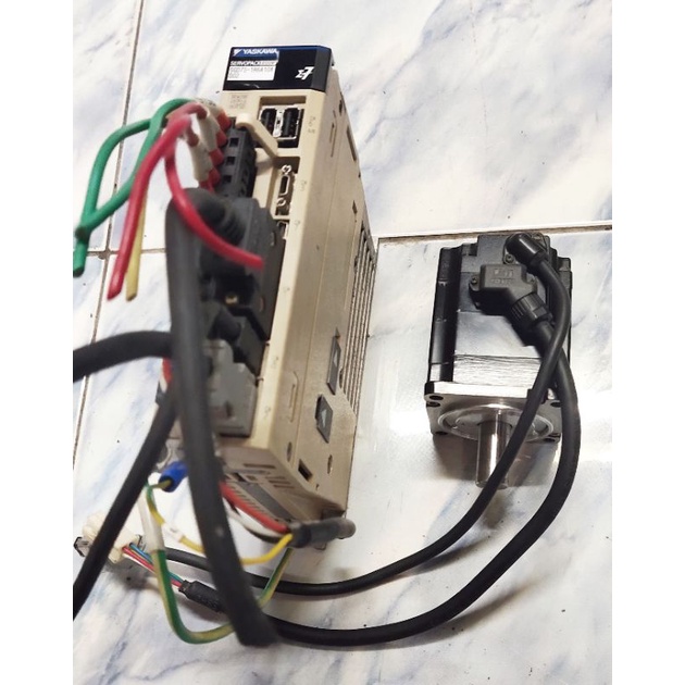 ServoPack 💥Yaskawa 💥 200W. Driver : SGD7S-1R6A10A002   1PH/3PH  200-240V 50/60Hz. 200W