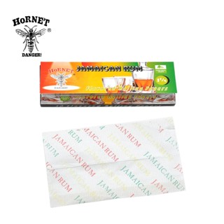 กระดาษโรล Hornet กลิ่นจาเมกันรัม 78 มม 50 แผ่น/ตลับ 🌿 Hornet Jamaican Rum Flavored Rolling Papers 78mm 50 Leaves