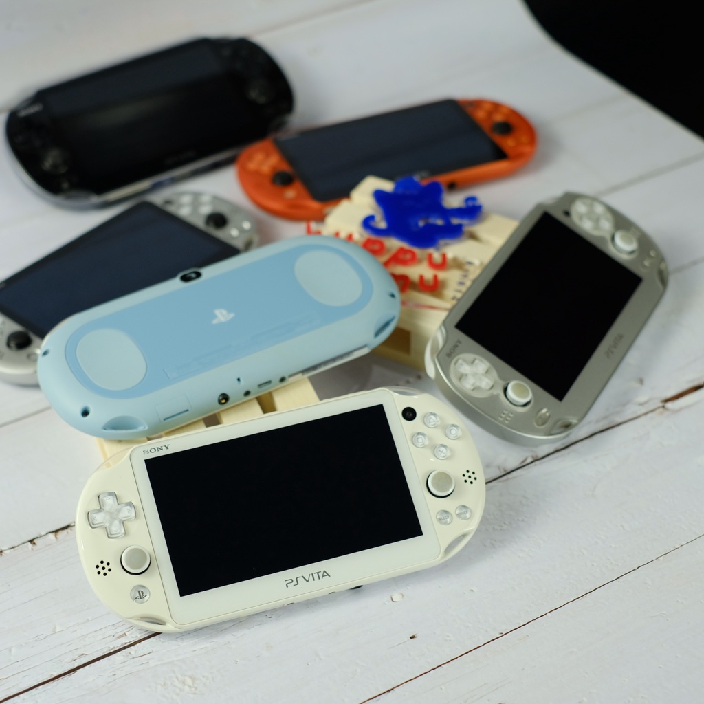 PSVita 2000 1000 มือสอง พร้อมเล่น โหลดเกมเองได้เลย Playstation Vita