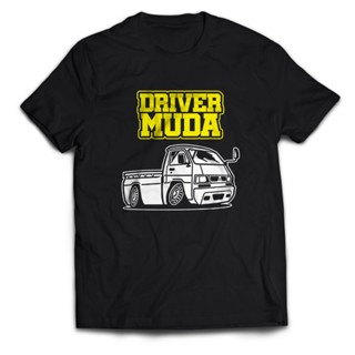 เสื้อยืด พิมพ์ลาย Young Driver Have An Adult Story สําหรับผู้ชาย และผู้หญิง