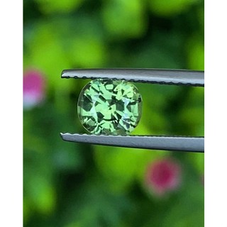 พลอย เขียวส่อง (ฺGreen Sapphire) 1.34 กะรัต (Cts.) พลอยแท้ อัญมณีมงคลประจําวันเกิด เครื่องประดับพลอย