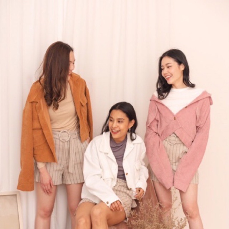 ✌🏻 ปล่อยต่อ 🤍 เสื้อคลุมผ้าลูกฟูก สีขาว แขนยาว hofstore