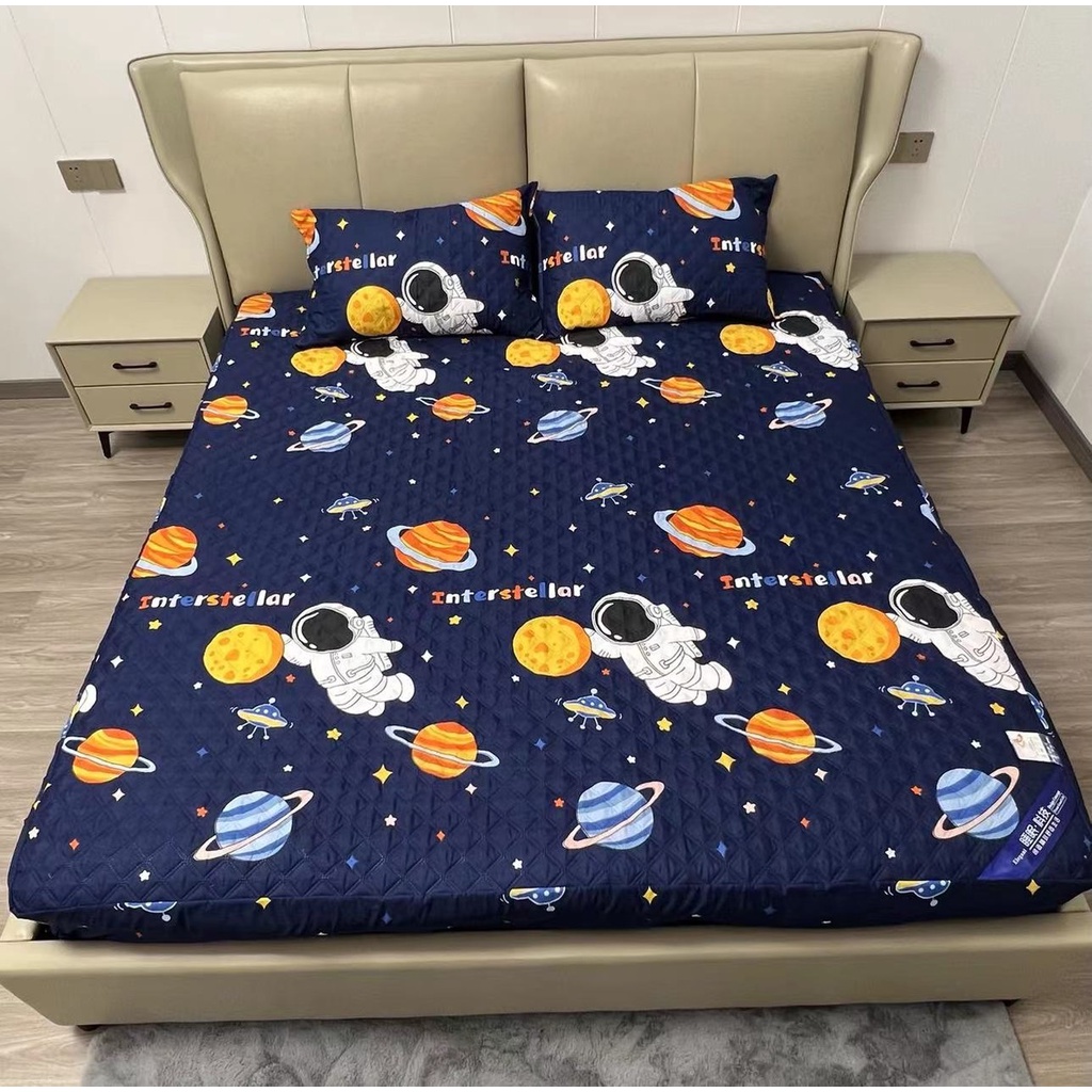 ผ้าปูที่นอนกันน้ำ 100% ผ้ารองกันฉี่ ผ้ารองกันเปื้อน กันไรฝุ่น พร้อมส่ง (ยานอวกาศ)