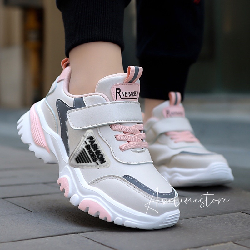 LOKAL SHOES - รองเท้าผ้าใบเด็กเกาหลี FASHION AS165 สําหรับเด็กชายและเด็กหญิงโดย Axeline