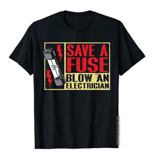 เสื้อยืด ผ้าฝ้าย พิมพ์ลาย Save A Fuse Blow An Electrician On Sale สไตล์อังกฤษ สําหรับผู้ชาย