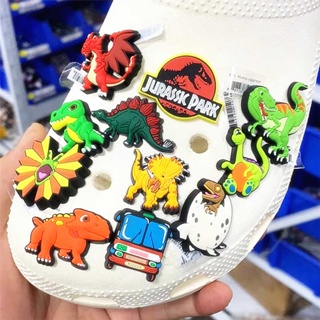 Crocs jibbitz Jurassic Park หัวเข็มขัด PVC ลายการ์ตูนไดโนเสาร์ 3D สําหรับตกแต่งสวน