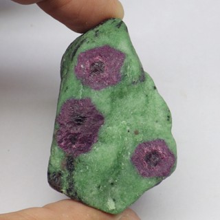 พลอย ก้อน รูบี้ ซอยไซต์ ธรรมชาติ ดิบ แท้ ( Unheated Natural Ruby In Zoisite ) น้ำหนัก 713 กะรัต