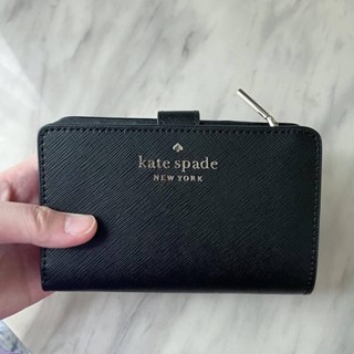 กระเป๋าสตางค์ Kate spade staci medium wallet สีดำ ใบกลาง