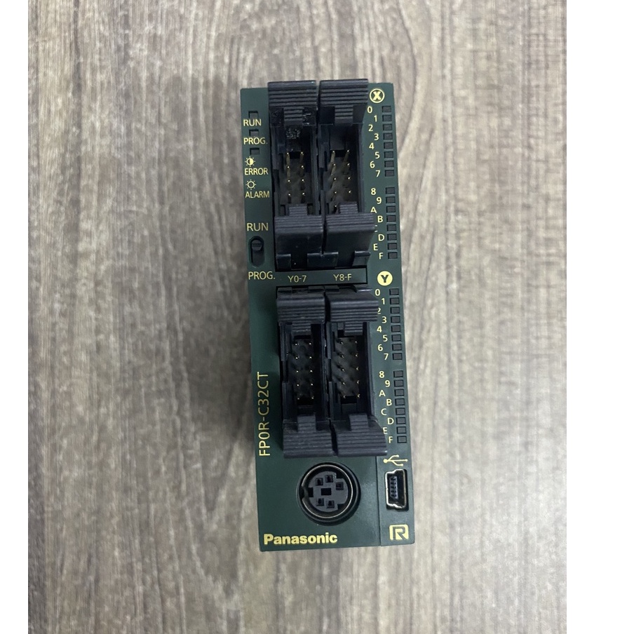 PLC Panasonic FP0R-C32CT เอาต์พุตทรานซิสเตอร์ 32 I/O ถอดประกอบ