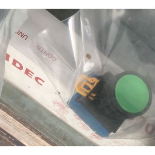สวิตช์ปุ่มกด แบรนด์ Idec Ø 22mm. Push buttons with Plastic Beze YW1B-M1E10G IDEC 1 pc.