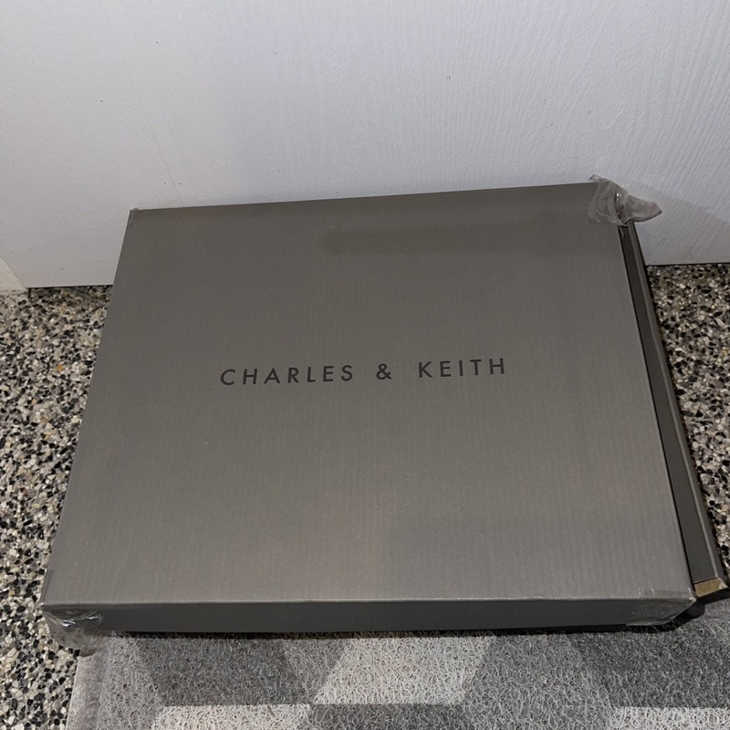 กล่องรองเท้า Charles &amp; Keith กล่องรองเท้าแบรนด์เนม ของแท้💯 จากช็อป กล่องเปล่าแบรนเนมด์ กล่องใหญ่ ใส่ได้ทุกไซส์
