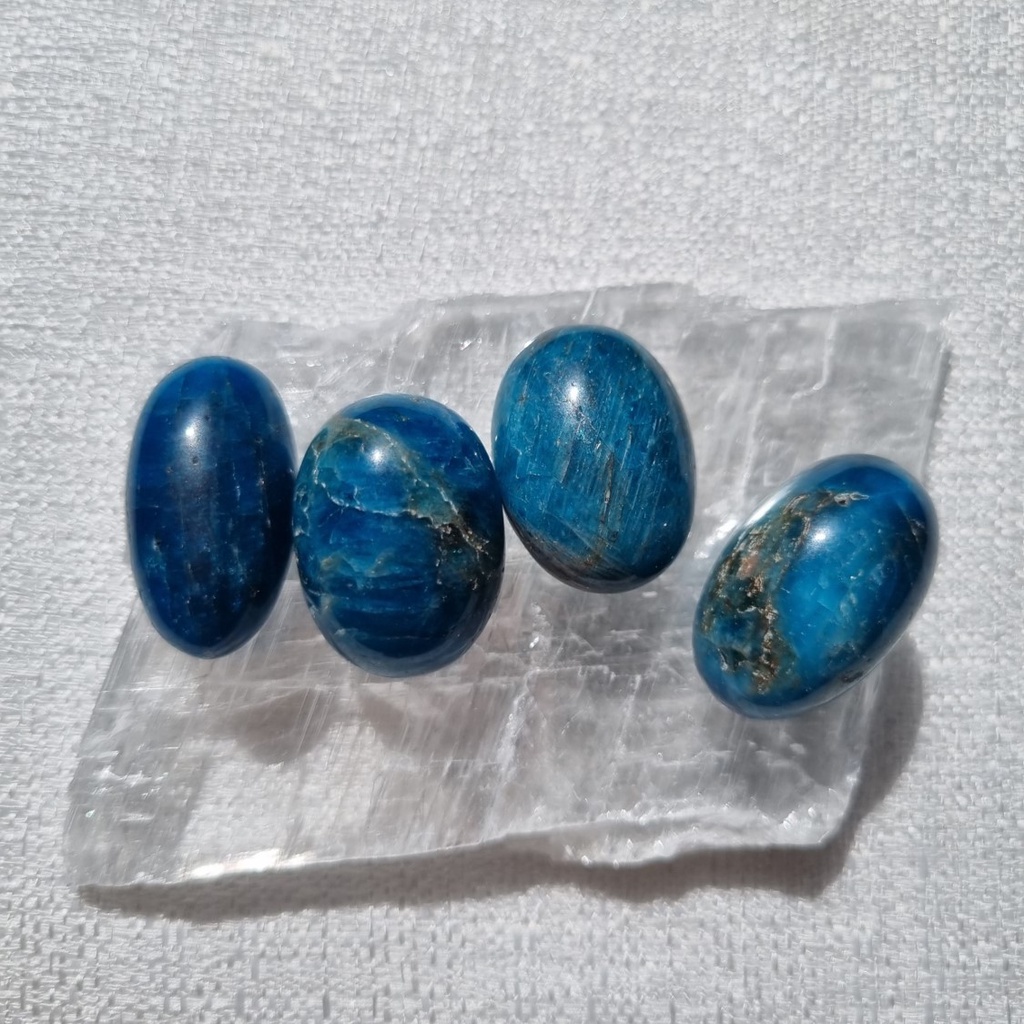 Blue Apatite Tumble (คริสตัลธรรมชาติ หินทูมเบิล)