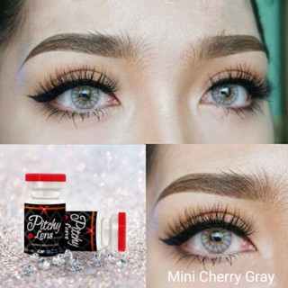 คอนแทคเลนส์ รุ่น Mini Cherry มีสีเทา/ตาล/ฟ้า/เขียว Gray/Brown/Blue/Green มีค่าสายตาปกติ (0.00) เปลี่ยนแทนทุกเดือน