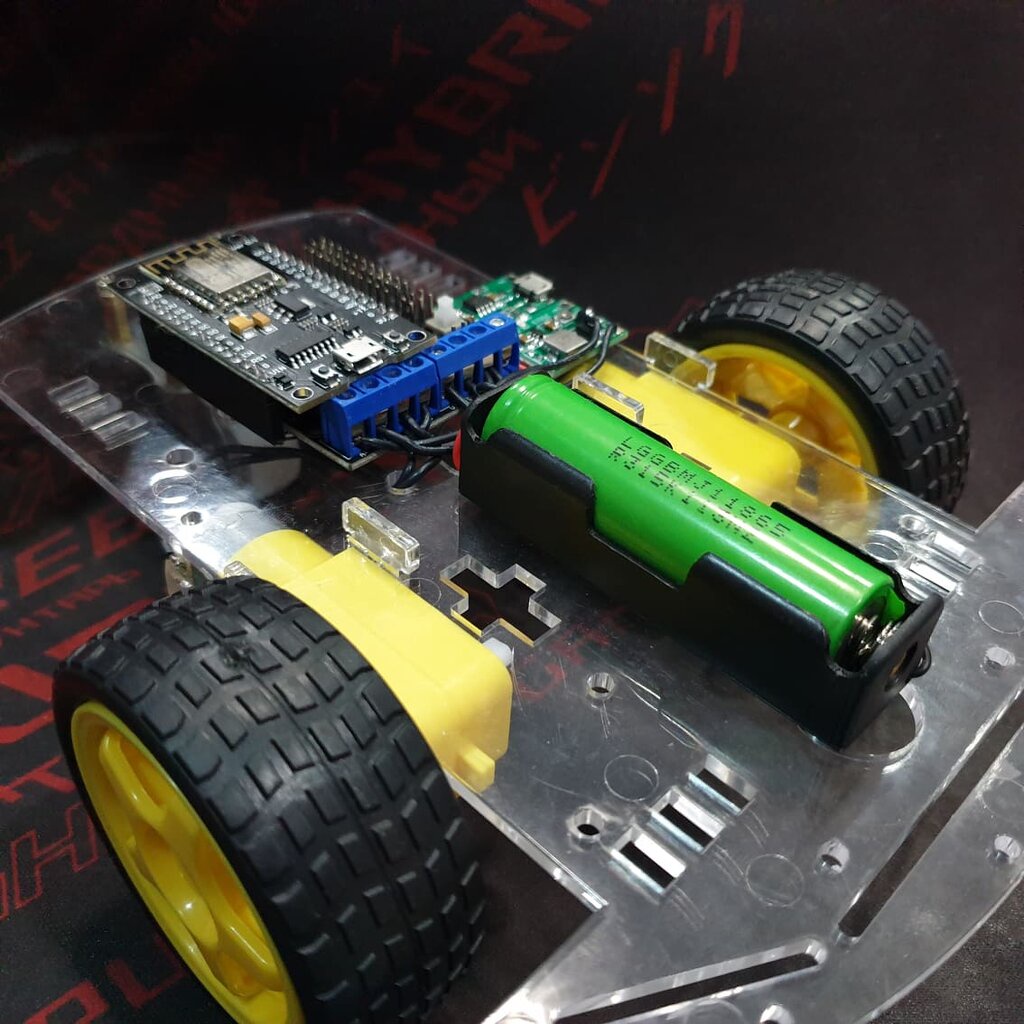 ชุดรถบังคับด้วย WiFi (Smart car control by blynk kit set) ใช้แบต 18650 พร้อมโมดูลชาร์ต