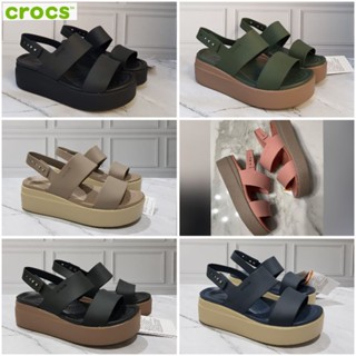 CROCS รองเท้าแตะ ส้นเตี้ย แต่งสายรัดข้อเท้า สําหรับผู้หญิง