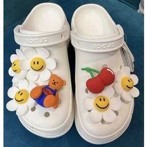 จี้การ์ตูนหมี เชอร์รี่ 3D ดอกทานตะวัน เครื่องประดับ สําหรับตกแต่งรองเท้า Crocs Flower Shoe Charms Clover Jibitz Charm Pin