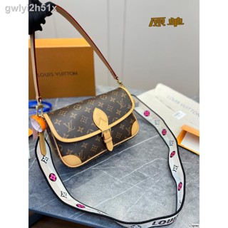 ✲LV  shoulder bag, in stock