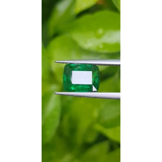 พลอย ซาโวไรท์ Tsavorite Garnet 沙弗 2.33กะรัต (Cts.克拉) ดิบ Unheated. 未加热的 VS.