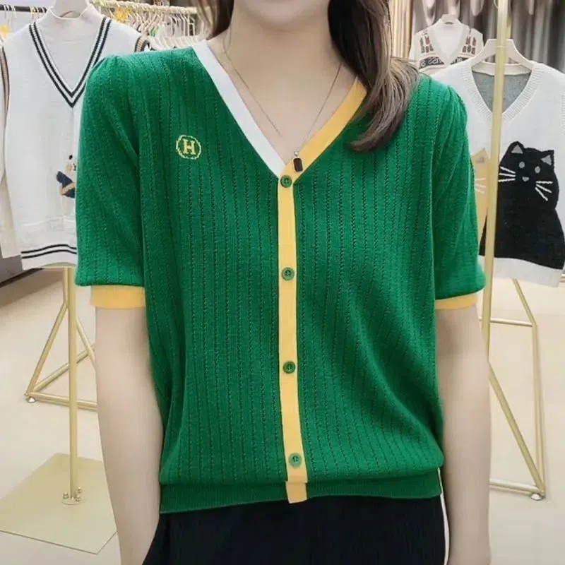 [40-90 กก.] จดหมายเย็บปักถักร้อยกลวงฤดูร้อนถักเสื้อยืดแขนสั้นคอวีสไตล์ตะวันตกผ้าไหมน้ําแข็งด้านบนทุกการแข่งขัน ผอมลง ดู