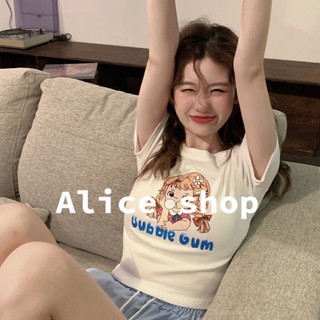 Alice  เสื้อยืด เสื้อครอปหญิง คอกลม รัดรูป แขนสั้น  Comfortable Chic ทันสมัย ทันสมัย A29J01I 36Z230909