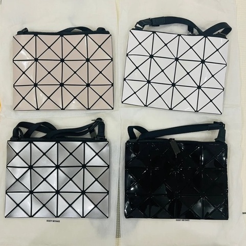 ของแท้ 100% BaoBao issey Miyake 3x4 Lucent Gloss bag กระเป๋าสะพายแท้ กระเป๋า กระเป๋าผู้หญิง ฟรีบำรุง