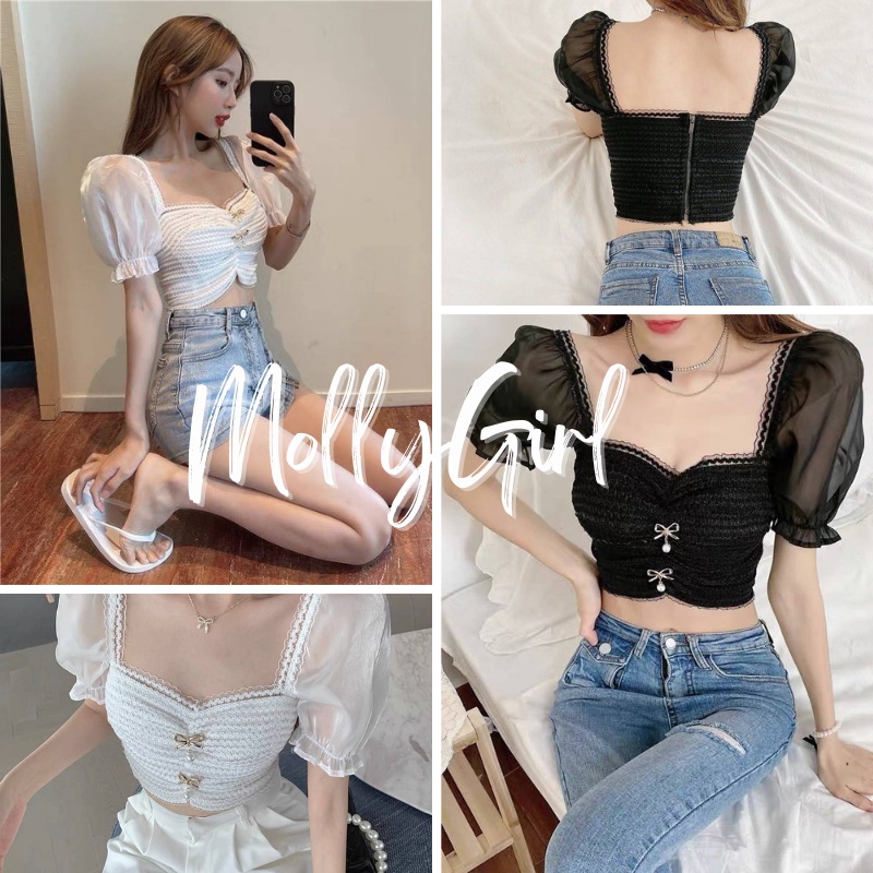 Mollygirl เสื้อปาดไหล่แขนตุ๊กตาชีฟองแต่งเข็มกลัดผูกโบว์ เสื้อครอป เสื้อแฟชั่นผญ