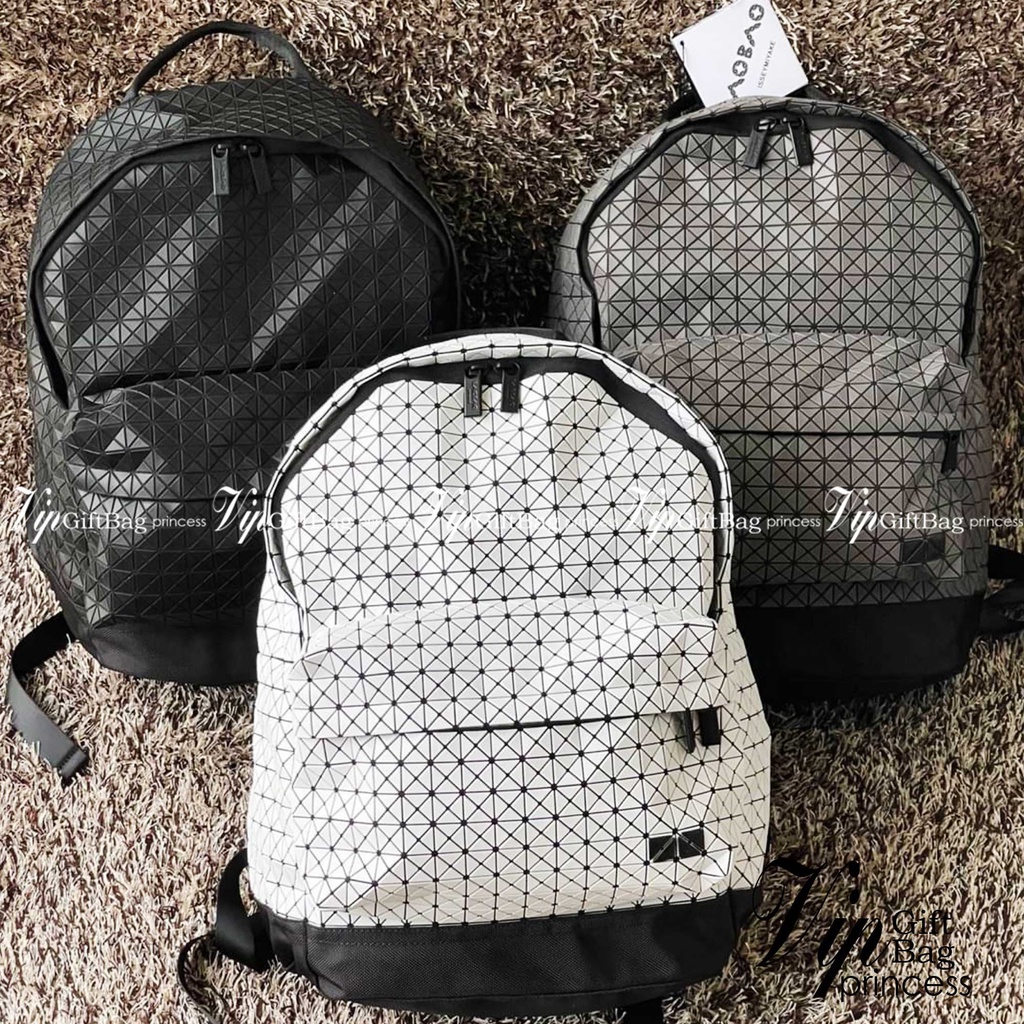 Bao.Bao Issey Miyake Daypack geometric backpack กระเป๋าเป้ทรงคลาสสิก รองรับน้ำหนักได้ดี เหมาะกับการเ