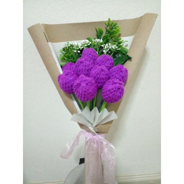 ช่อดอกไม้ไหมพรมทิวลิปสีม่วง