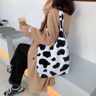 สั่งแยกกับเสื้อผ้า‼️ Cow shopping bag กระเป๋าทรงช็อปปิ้งลายน้องวัว ขนนุ่มๆปุยๆ