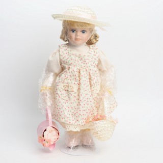 ตุ๊กตาหน้ากระเบื้อง Collectible Avon Porcelain Doll Rosie 10"