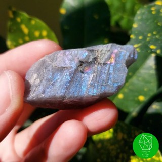 หินลาบราโดไรต์ดิบ(Labradorite)