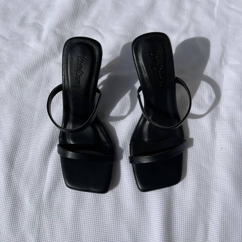 พร้อมส่งจากกทม แนะนำ (+1size) รองเท้าส้นสูง หัวตัด ส้นสูง KK657 สูง 3 นิ้ว