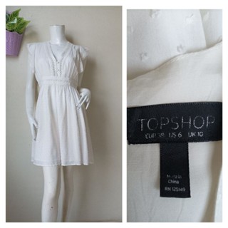 TOPSHOP เดรสผ้าทอลายในตัว สีขาว   Size US 6, UK 10 รอบอก 36 นิ้ว ค่ะ