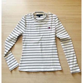 Tommy Hilfiger striped Top  ผ้าดีมากก เก๋ๆ ที่ คอเสื้อ