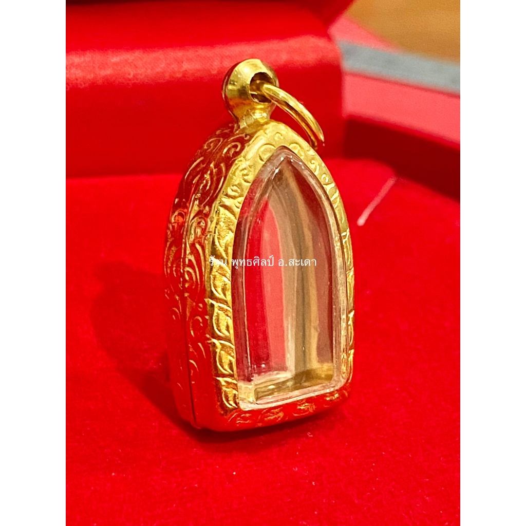 ไม่ลอก ไม่ดำ รับประกัน 1ปี กรอบทองเลเซอร์ พระรอด ภายใรกรอบ มีขนาด 1.6*2.9 cm ไม่ลอก ไม่ดำ รับประกัน 1 ปี