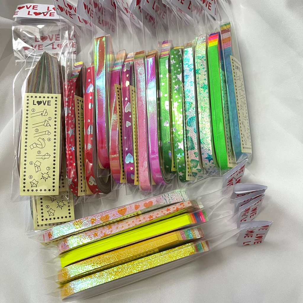 กระดาษพับดาวเล็ก (ซื้อ 10 แถม 1) (ดาวดวงเล็ก 70 แผ่น) ใช้สำหรับพับดาว มีหลากหลายลาย
