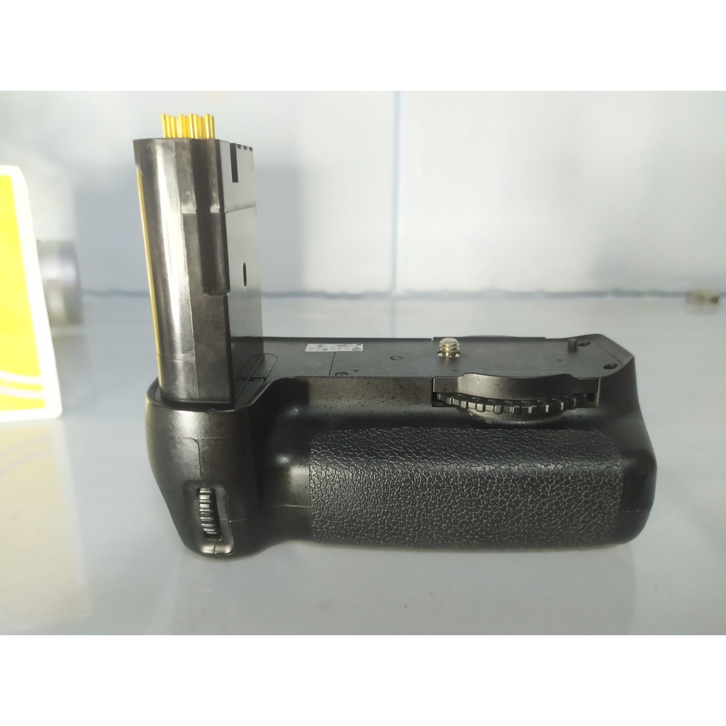 แบตเตอรี่กริป  Grip For Nikon D90 มือสอง meike