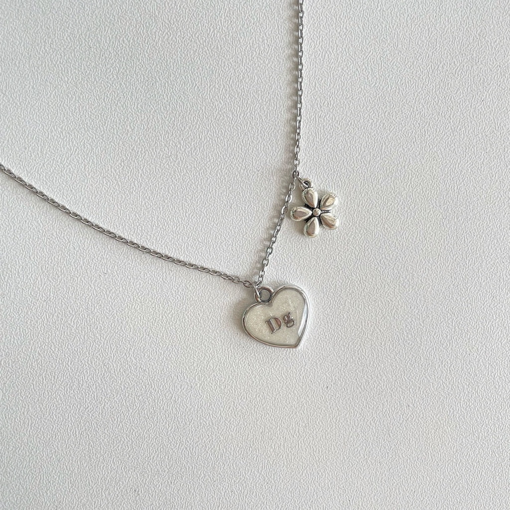 สร้อยคอสีขาวกลิตเตอร์ ห้อยดอกไม้ (แจ้งตัวอักษรในหมายเหตุ/แชท)