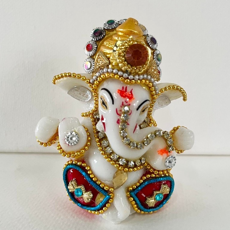 พระพิฆเนศ/เทวรูปจิ๋ว/เนื้อเรซินตกแต่งด้วยกระจกสี/ขนาด 1.5 x 2.5 x 3 นิ้ว/ Made in India