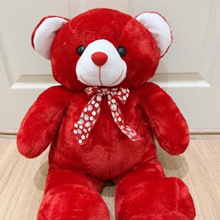 [พร้อมส่ง] RED BEAR 💥น้องตุ๊กตาหมีนุ่มนิ่มสีแดง ผูกโบว์ดอกเดซี่สีขาวน่ารักๆ มาแล้ว ขนนิ่มมากนุ่มและน่ากอดขั้นสุด