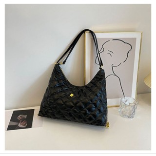 พร้อมส่ง CAMELIA กระเป๋าทรง Hobo หนัง PU นุ่ม เบา ทำได้หลายทรง กระเป๋าสะพาย กระเป๋าหิ้ว กระเป๋าไปคาเฟ่ [LVG-018CM]