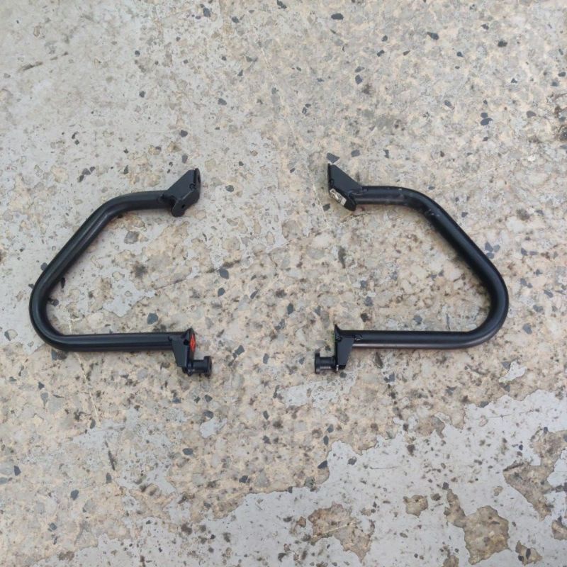 การ์ดขา LH/RH ด้านข้าง D400 BAJAJ ใช้แล้ว