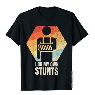 เสื้อยืด ผ้าฝ้าย พิมพ์ลาย I Do My Own Stunt เหมาะกับของขวัญ สําหรับผู้ชาย