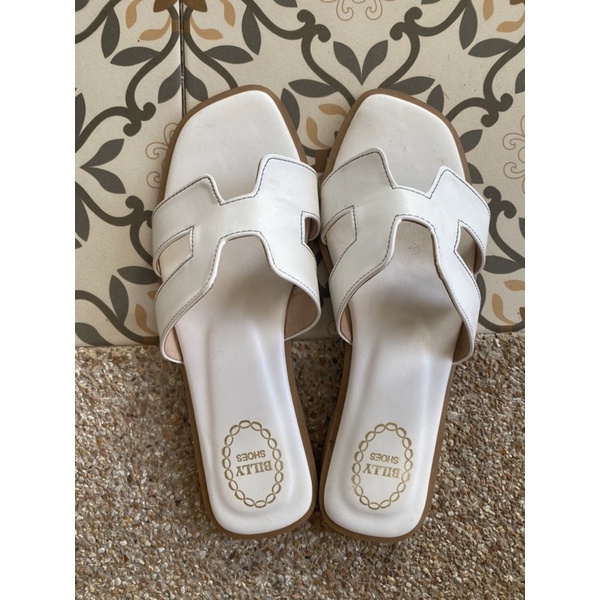 รองเท้าแตะหนังนิ่มสีขาว BILLY SHOES size 36 สภาพดีค่า