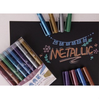 (1ด้าม) ปากกามาร์คเกอร์ Metallic  หัวกระสุน หัว 1.8 mm. สีเมทัลลิค เขียนบนกระดาษดำได้ Metallic Pen ตกแต่ง CSH761